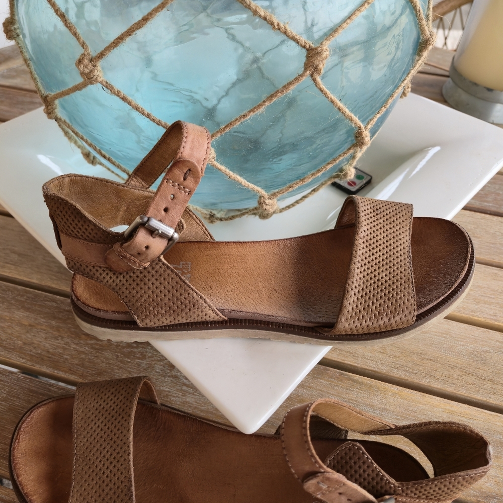 Miz Mooz Perforated Leather Sandals Strap Ankle Women 40 9 9.5 Casual Summer EUC - Picture 7 of 15